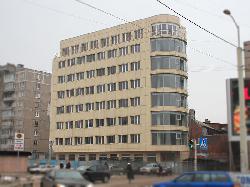 ﻿Фасад 8-ми этажного административно-офисного здания на перекрестке ул. Фрунзе и 9 Апреля